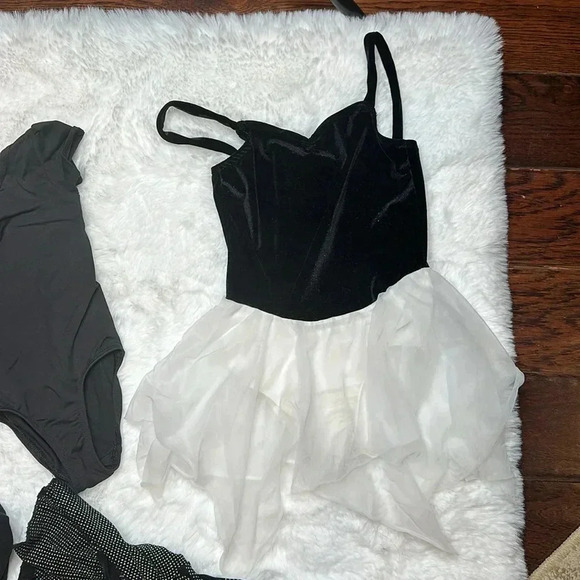 Dance 4 mixed suits brands-> curtains up,
go figure bodywear, Cat&Jack, Danskin - Picture 3 of 5
